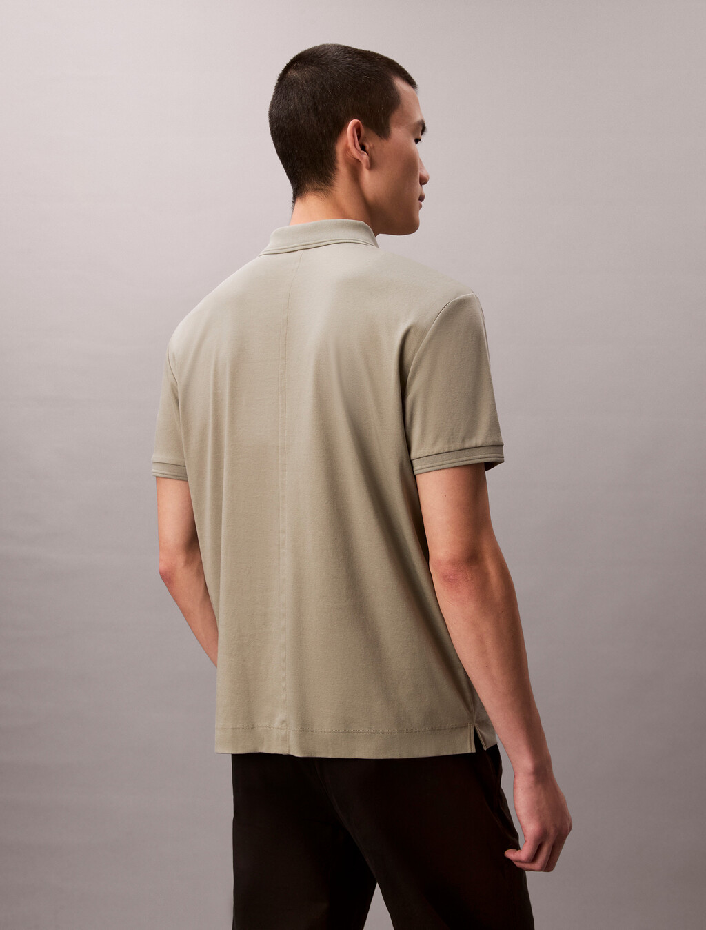 Buy 클래식 인터록 폴로 티 in color Grey