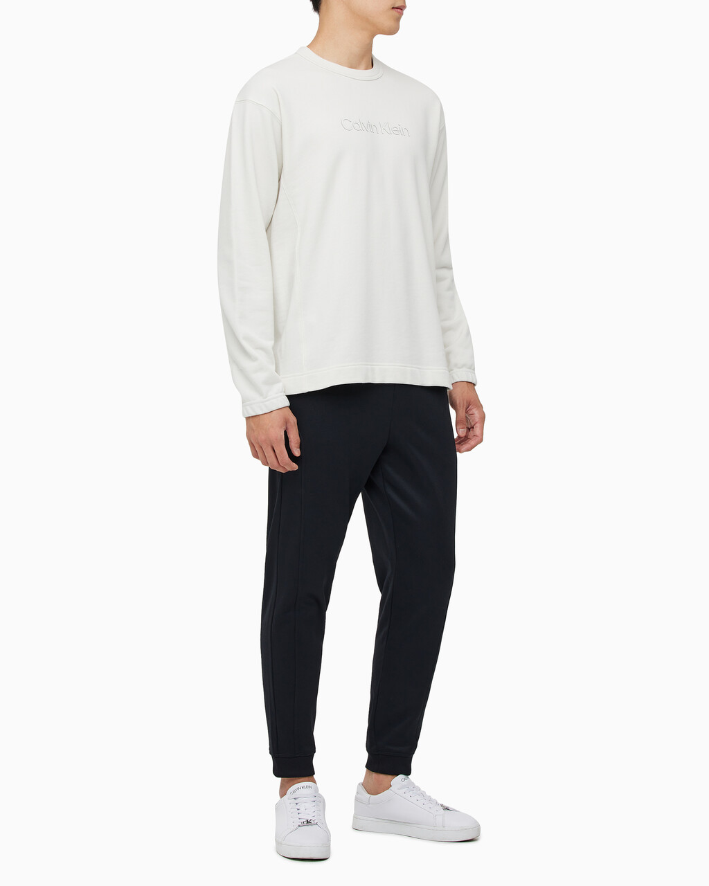 Buy 남성 릴렉스 핏 에센셜 스웻셔츠 in color WHITE