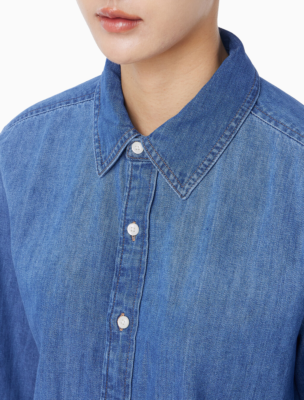 Buy 여성 크롭 인디고 L/S 셔츠 in color light blue