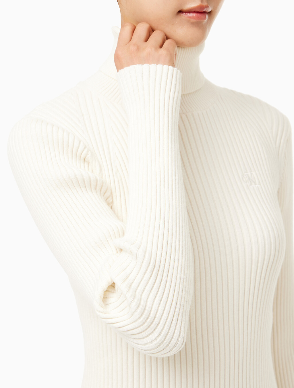 Buy 여성 에센셜 터틀넥 풀오버 스웨터 in color WHITE
