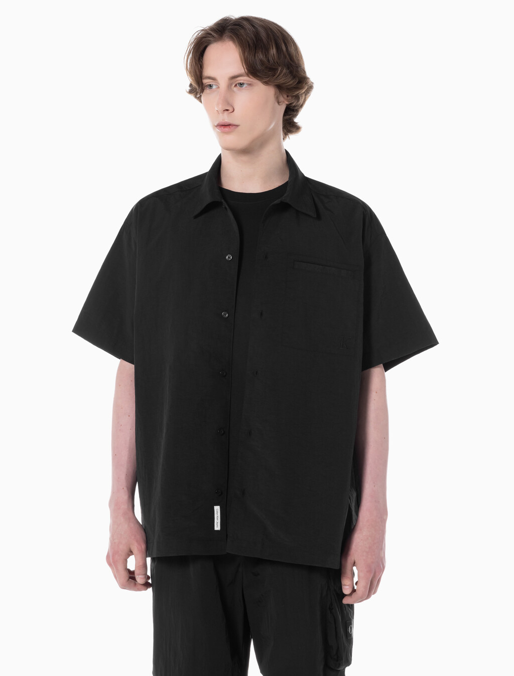 Buy 남성 릴렉스핏 반팔 셔츠 in color CK BLACK