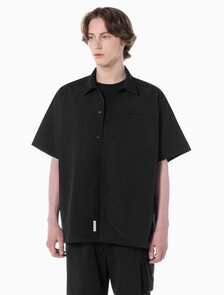Buy 남성 릴렉스핏 반팔 셔츠 in color CK BLACK