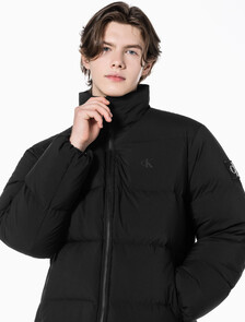 Buy 남성 레귤러핏 스탠드 카라 숏 다운 푸퍼 재킷 in color CK BLACK