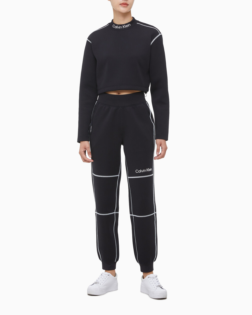 Buy 여성 크롭 스웻셔츠 in color BLACK