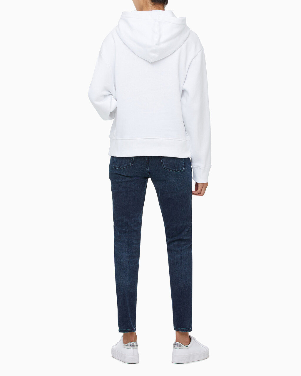 Buy 여성 릴렉스핏 CK 스몰 로고 기모 후디 in color BRILLIANT WHITE