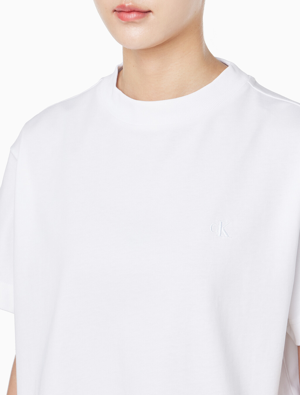 Buy 여성 패션핏 그라데이션 반팔 티셔츠 in color BRILLIANT WHITE