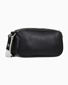 Buy 여성 CKJ 채널 모노 웨빙 카메라백 in color BLACK
