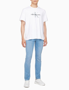 Buy 남성 레귤러핏 히어로 모노그램 로고 반팔 티셔츠 in color BRILLIANT WHITE