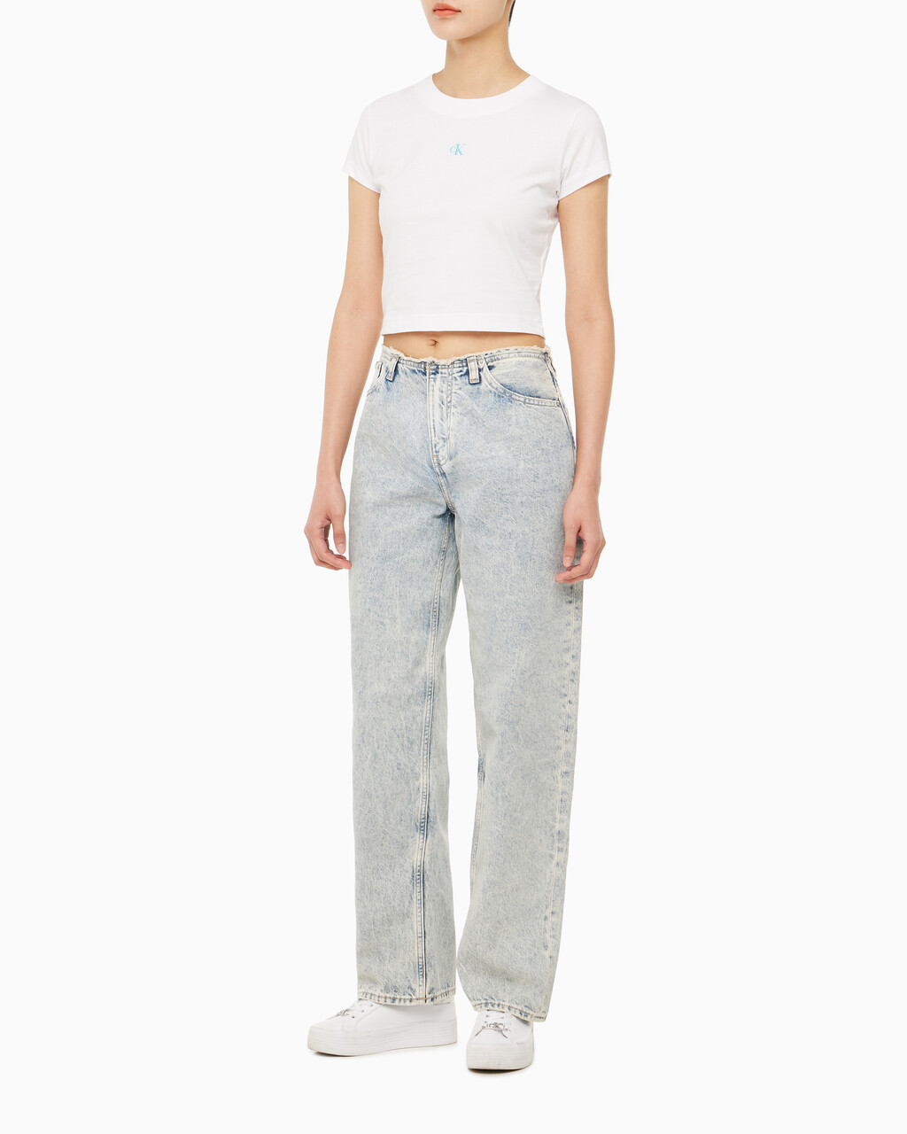 Buy 여성 90's 스트레이트핏 라이트블루 데님 in color 028A CHALKY BLU