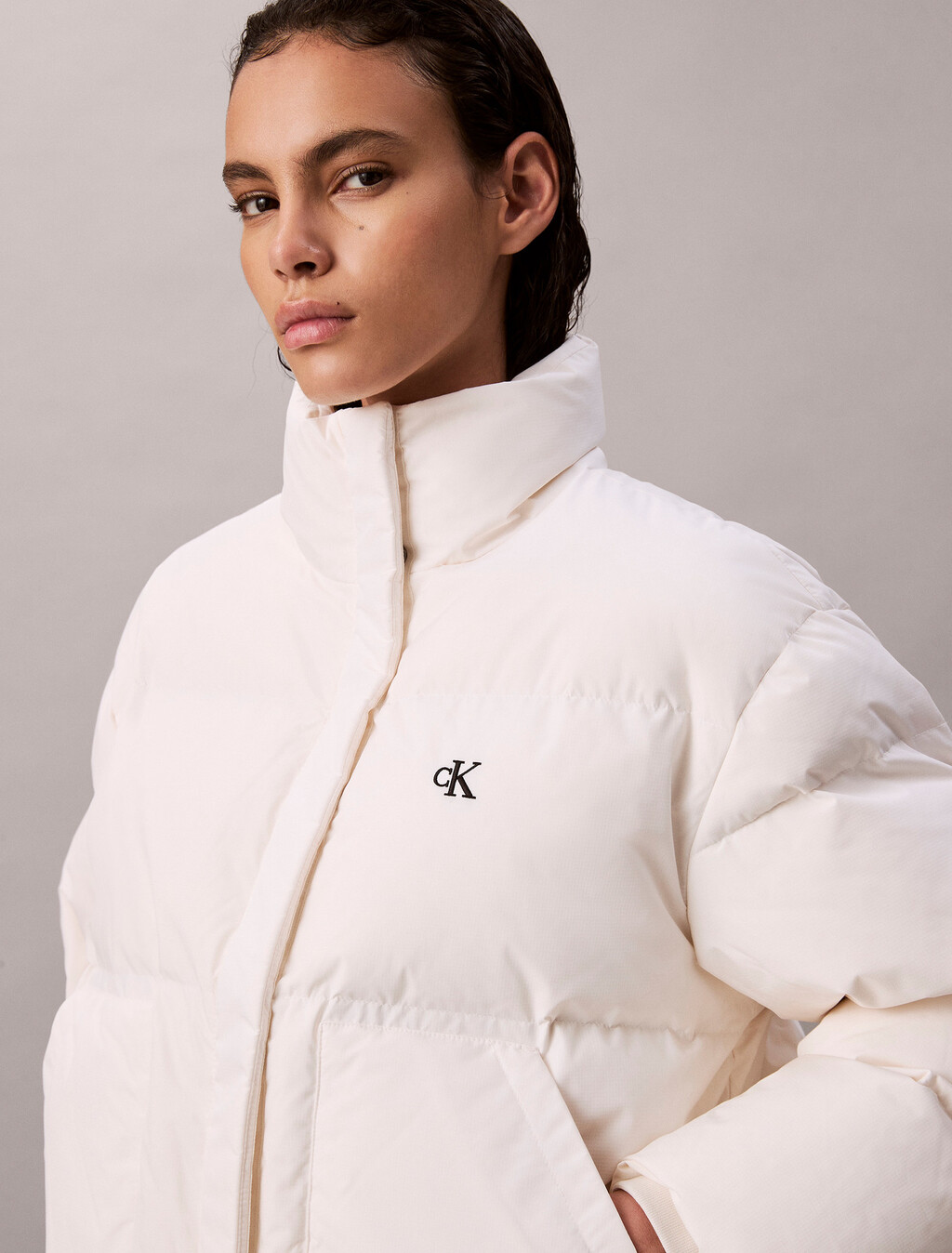 Buy 여성 숏 렝스 스탠드 카라 푸퍼 in color Ivory