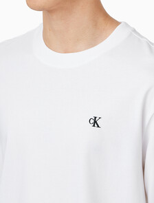 Buy 남성 헤비 코튼 아카이브 로고 긴팔 티셔츠 in color BRIGHT WHITE