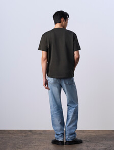 Buy Jung Kook for Calvin Klein 남성 릴렉스 핏 모노그램 로고 반팔 티셔츠 in color PEAT