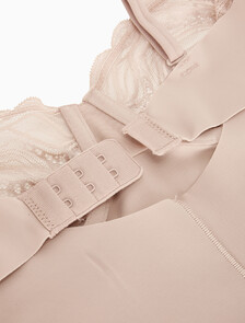 Buy 여성 센슈얼 스트레치 레이스 바디수트 in color CEDAR