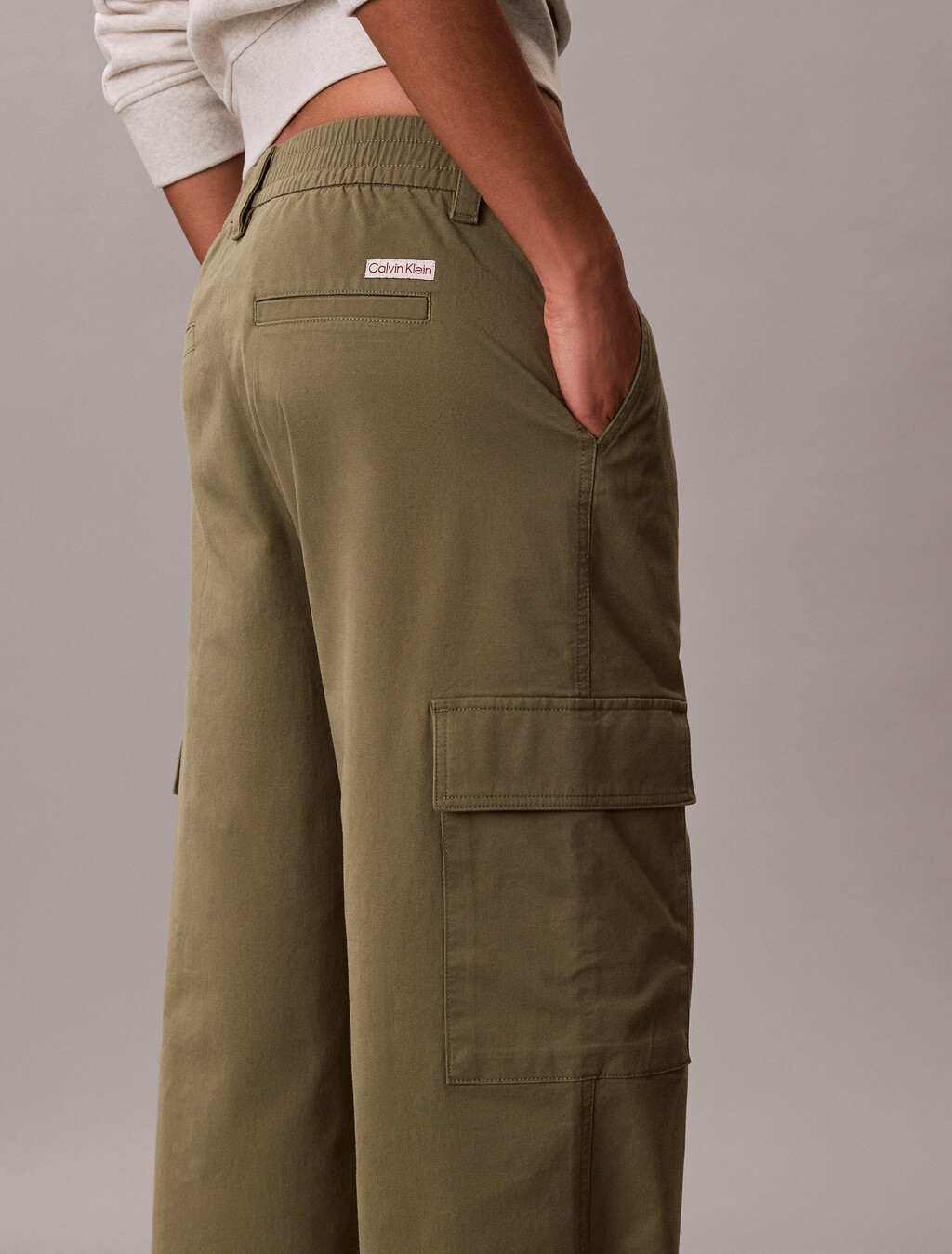 Buy 여성 카고 팬츠 in color Deep Green