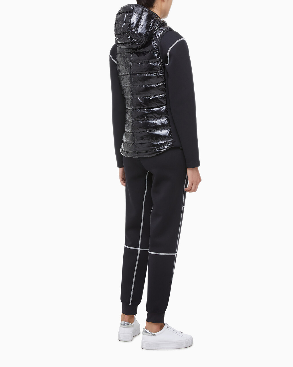 Buy 여성 슬림핏 다운 베스트 in color BLACK