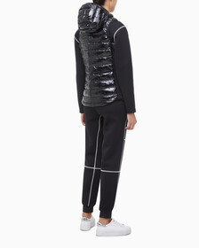 Buy 여성 슬림핏 다운 베스트 in color BLACK