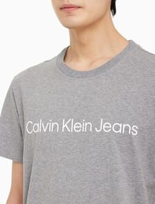 Buy 남성 레귤러핏 인스티튜셔널 로고 스트레치 반팔 티셔츠  in color MID GREY HEATHER