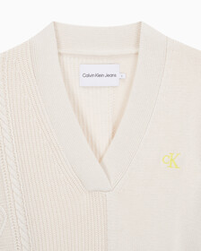 Buy 여성 케이블 인터레스트 브이넥 풀오버 울 스웨터 in color BLUR FLORAL_BLACK