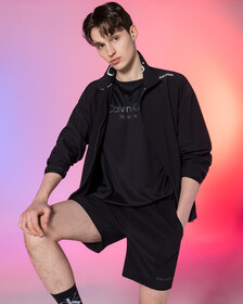 Buy 남성 리플렉티브 로고 레귤러 핏 윈드 재킷 in color BLACK