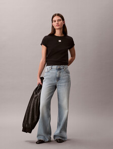 Buy 여성 우븐라벨 클래식 핏 티 in color BLACK