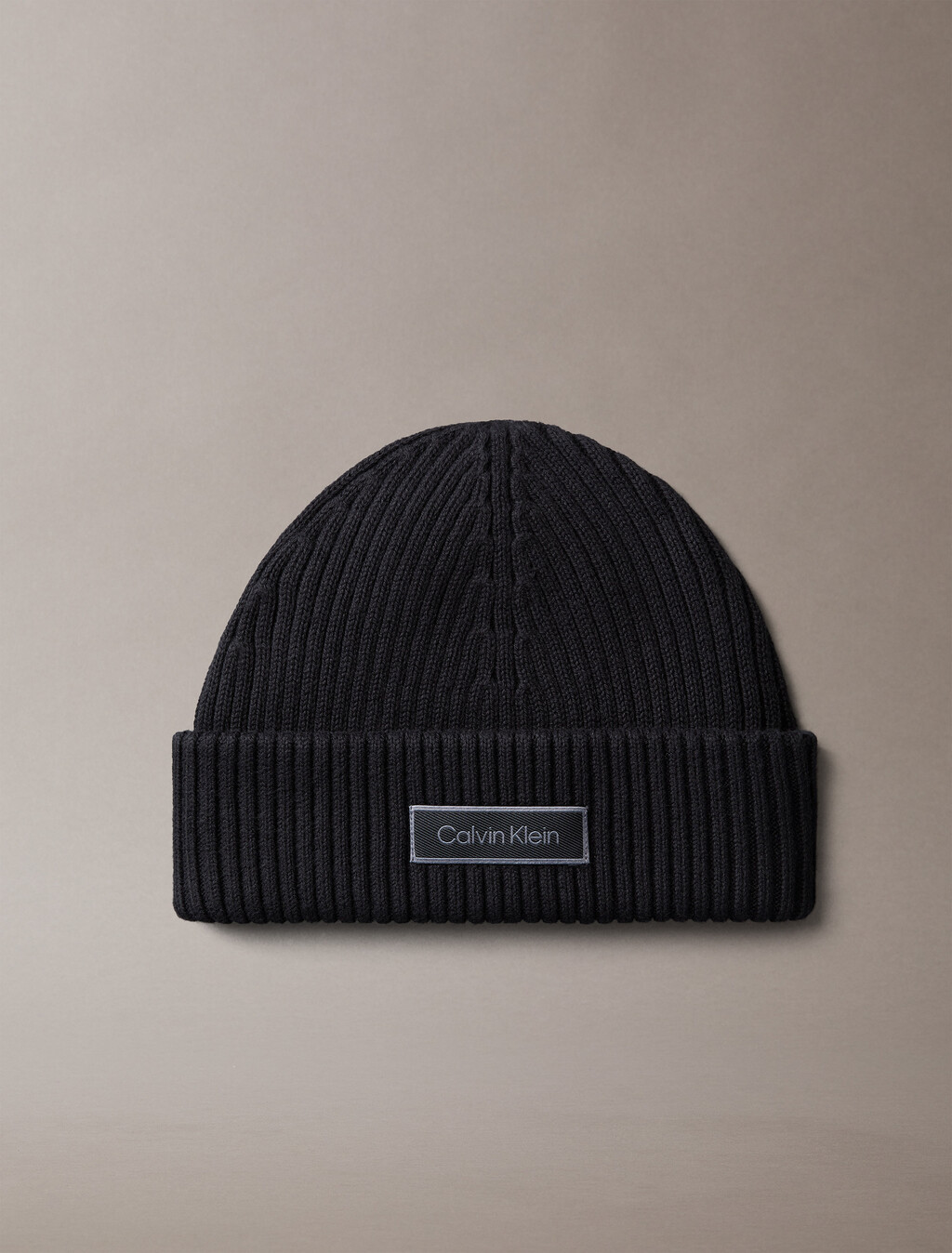 Buy 남녀공용 패치 청키 립 코튼 도커 비니 in color BLACK