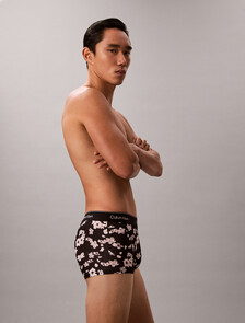 Buy 남성 아이콘 마이크로 스트레치 - VDAY 로우 라이즈 트렁크 in color Black Print