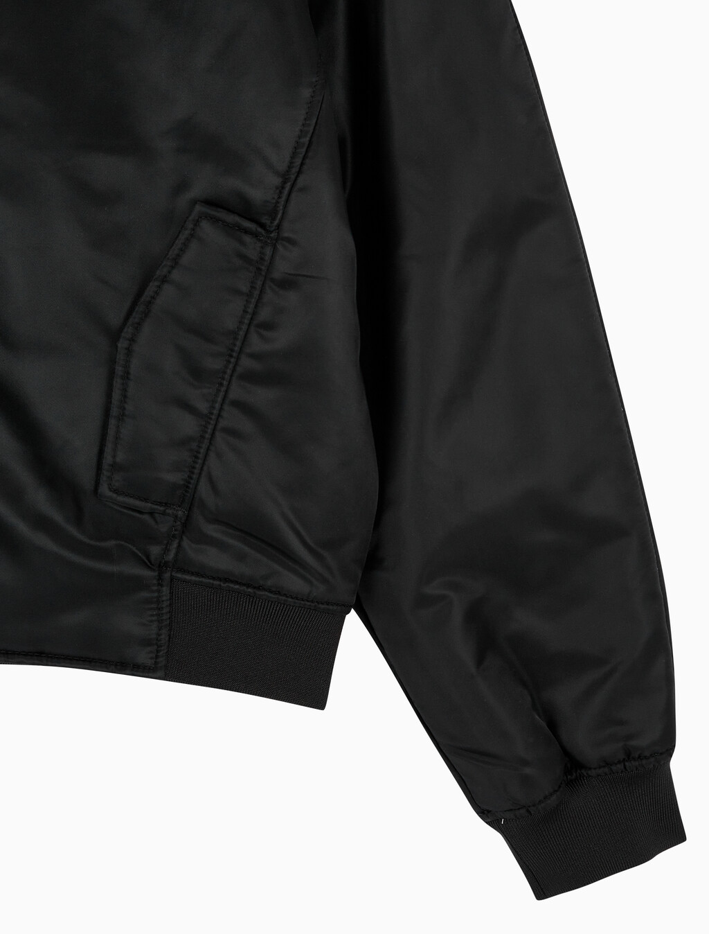 Buy 여성 필드 나일론 보머 자켓 in color BLACK