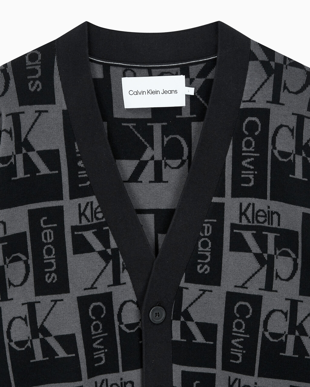 Buy 남성  릴렉스 핏 AOP 로고 스웨터 가디건 in color CK BLACK