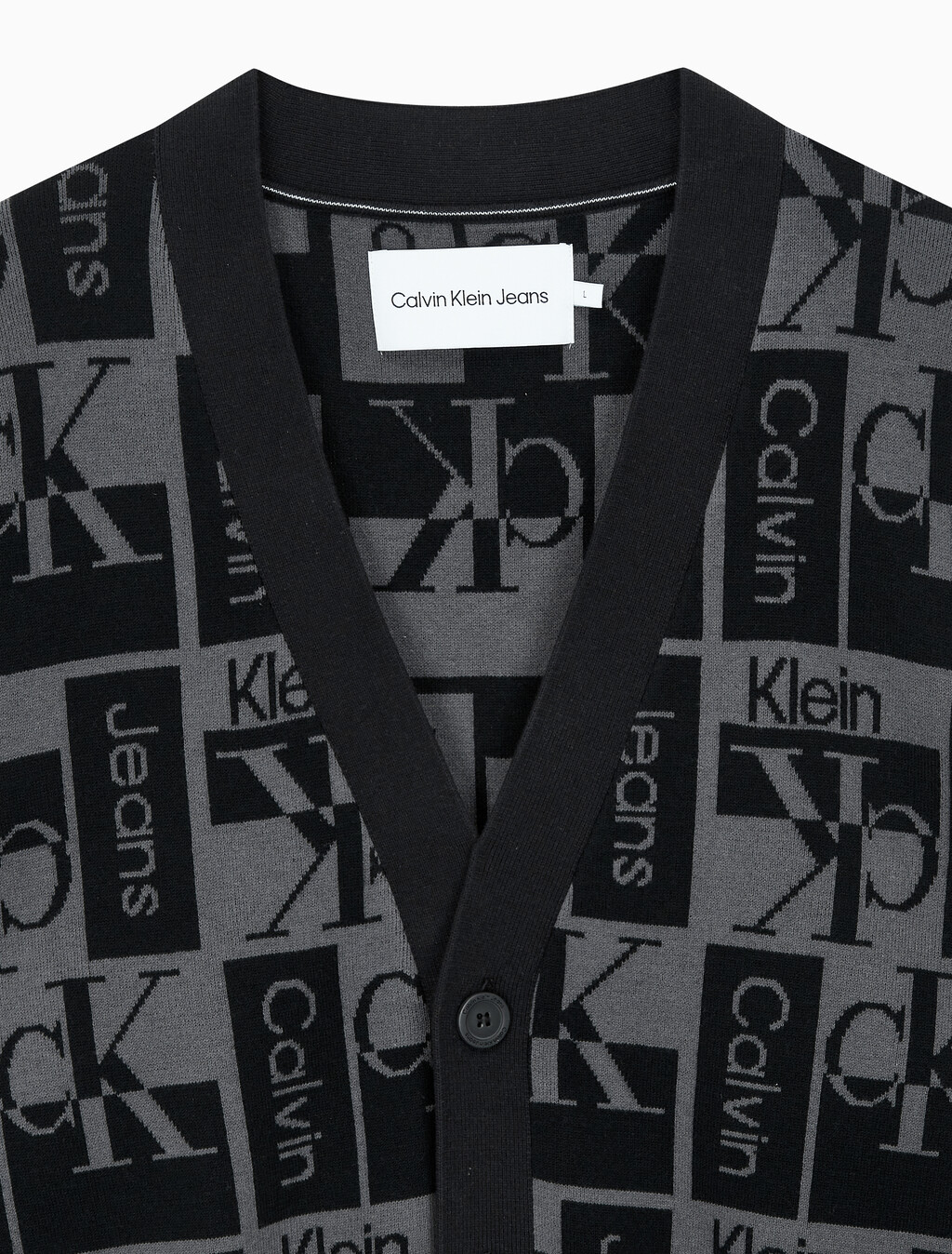 Buy 남성  릴렉스 핏 AOP 로고 스웨터 가디건 in color CK BLACK