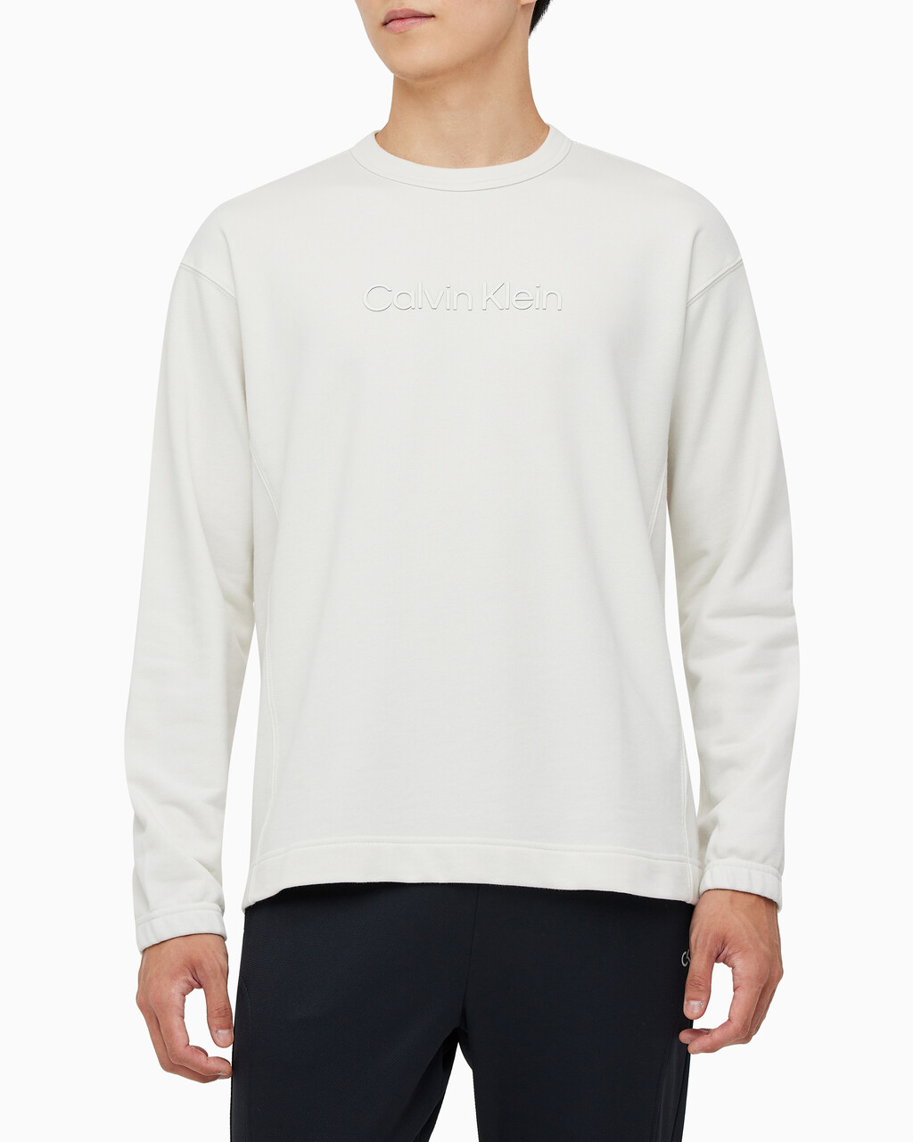 Buy 남성 릴렉스 핏 에센셜 스웻셔츠 in color WHITE