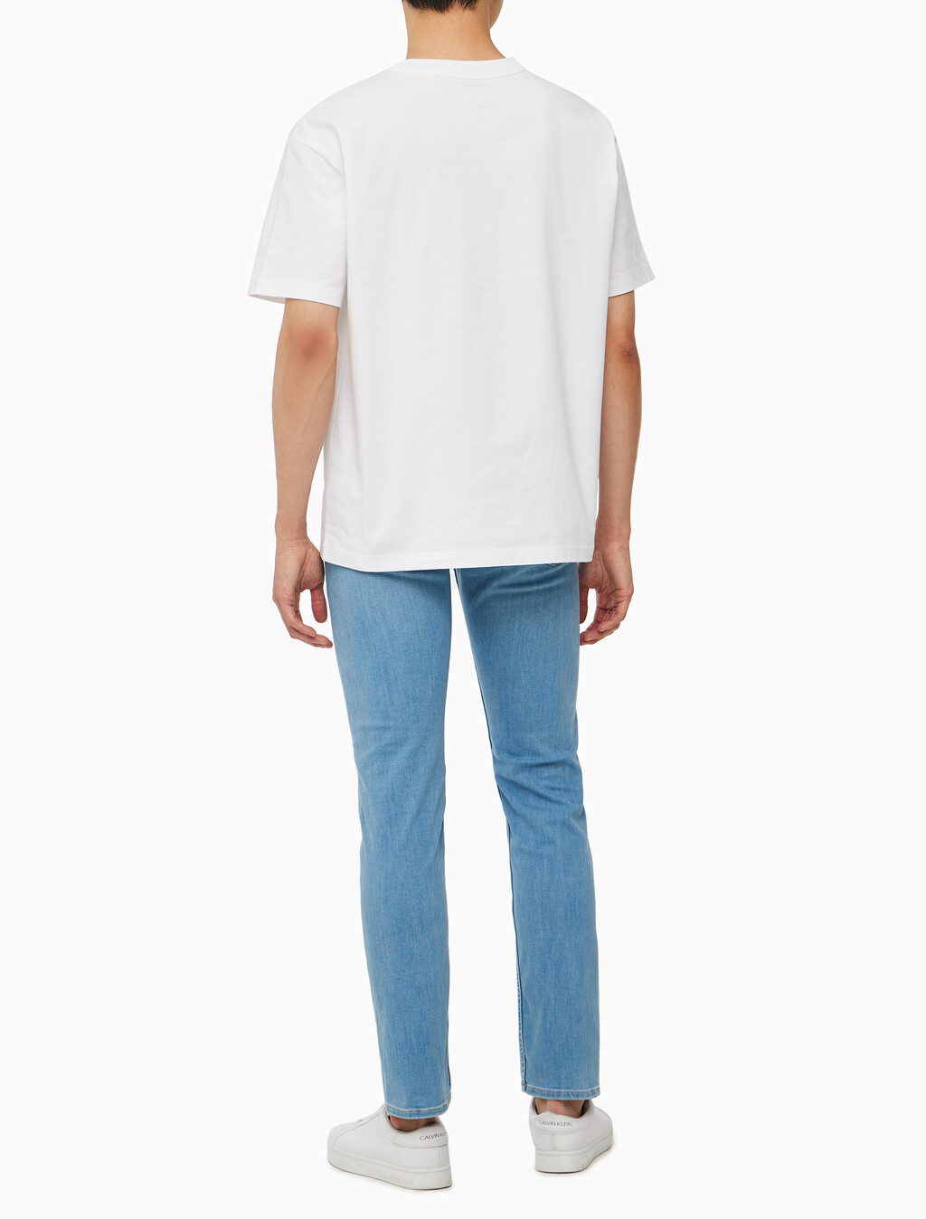 Buy 남녀공용 릴렉스핏 로고 반팔 티셔츠 in color BRIGHT WHITE