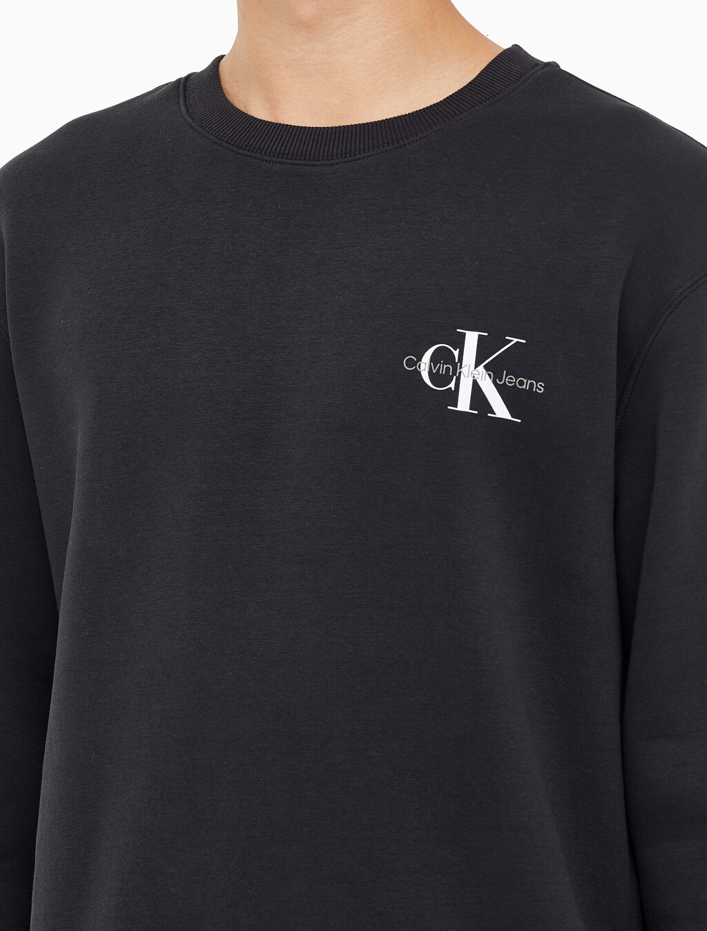 Buy 남녀공용 릴렉스핏 스몰 모노그램 로고 기모 스웨트셔츠 in color CK BLACK
