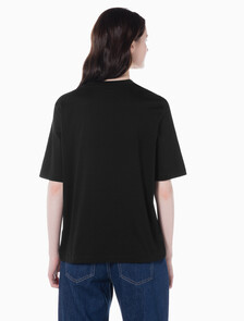 Buy 여성 릴렉스 로고 반팔 티셔츠 in color CK BLACK