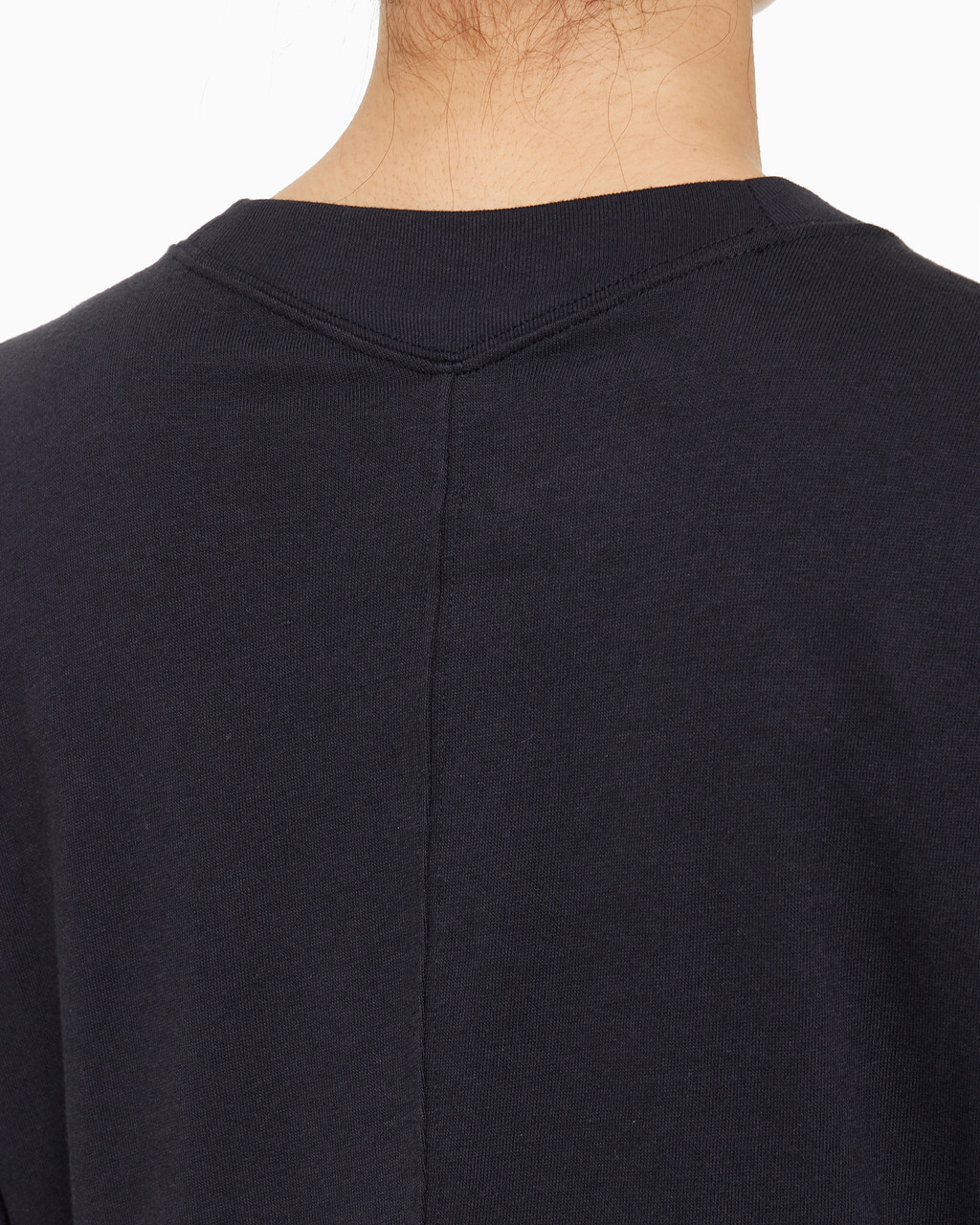 Buy 여성 에센셜 크롭 긴팔 티셔츠 in color BLACK