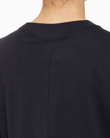 Buy 여성 에센셜 크롭 긴팔 티셔츠 in color BLACK