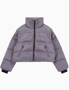 Buy 여성 투톤 글로시 디터쳐블 크롭 다운 in color AMARANTH 