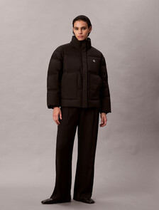 Buy 여성 숏 렝스 스탠드 카라 푸퍼 in color BLACK