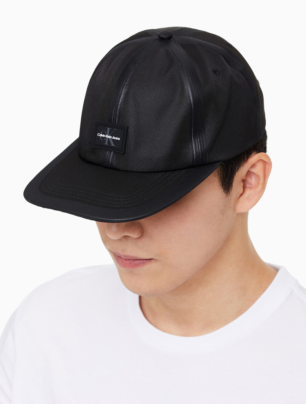 Buy 남성 CKJ 스포츠 에센셜 플랫 캡 in color BLACK