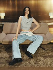 Buy 여성 베이비립 모노로고 티 in color HEROIC GREY HEATHER