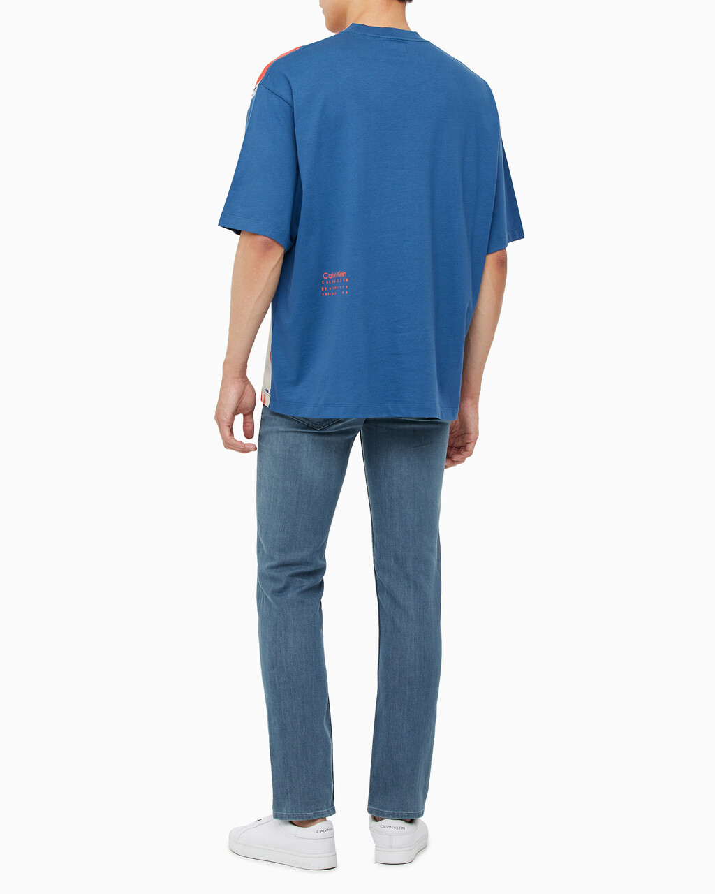 Buy 남성 숏슬리브 플로랄 셰도우 크루넥 티 in color NAVY
