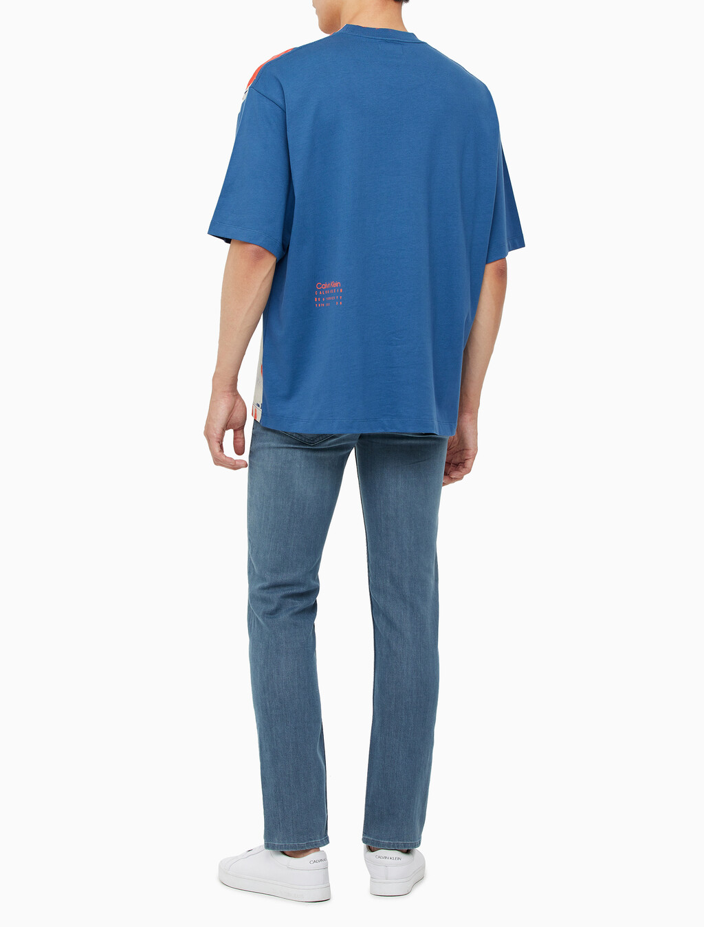 Buy 남성 숏슬리브 플로랄 셰도우 크루넥 티 in color NAVY