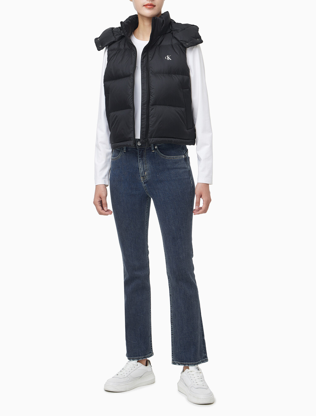 Buy 여성 에센셜 미드 웨잇 다운 베스트 in color BLACK