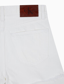 Buy 여성 90's 핏 3인치 디스트로이드 화이트 데님 쇼츠 in color CHALK WHITE DESTROY