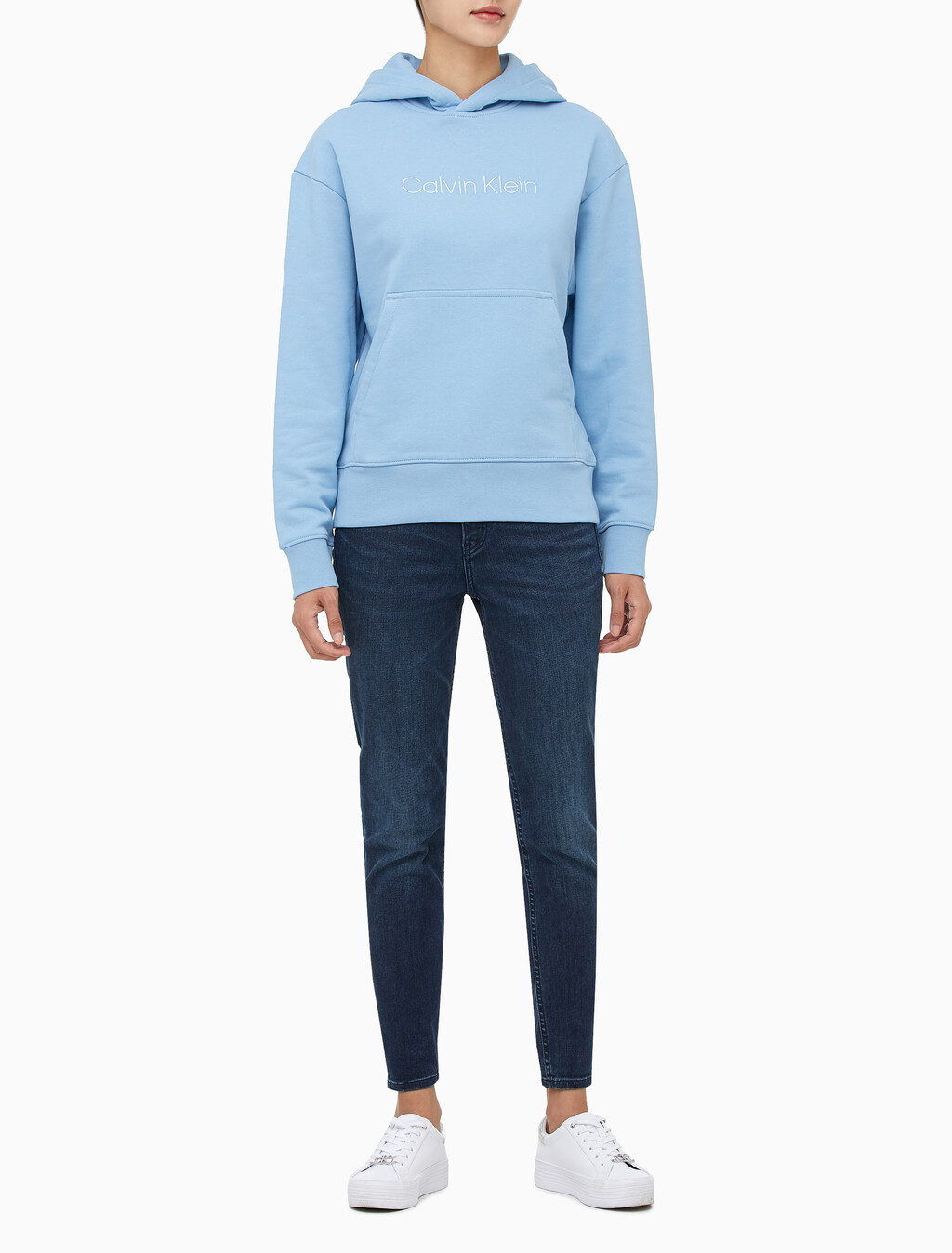 Buy 여성 릴렉스핏 스탠다드 로고 후디 in color GLACIER  LAKE