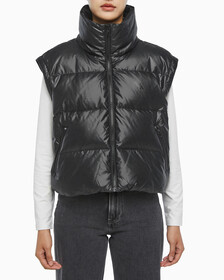 Buy 여성 글로시 디터쳐블 크롭 다운 푸퍼 in color CK BLACK