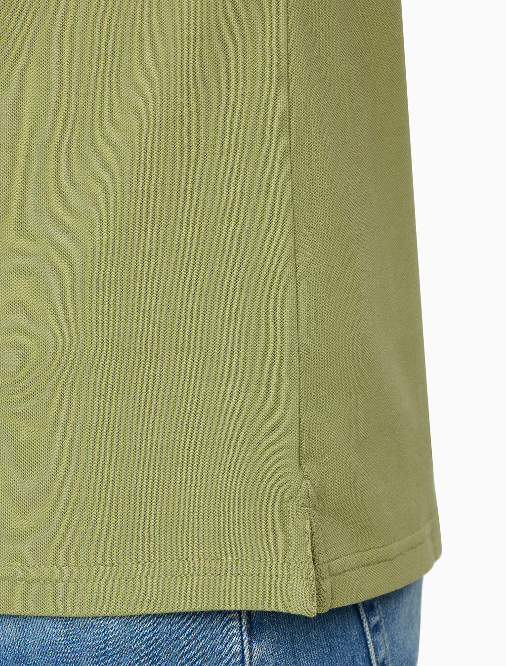 Buy 남성 슬림핏 CK 로고 뱃지  폴로 티셔츠 in color KHAKI