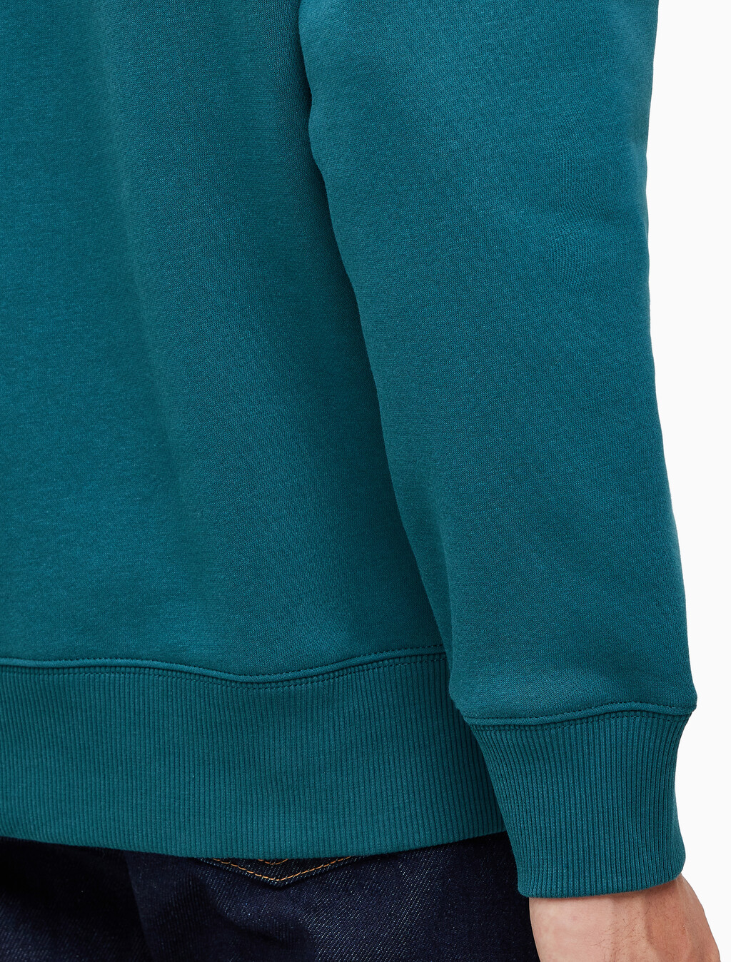 Buy 남성 레귤러핏 인스티튜셔널 로고 기모 스웨트셔츠 in color ATLANTIC DEEP