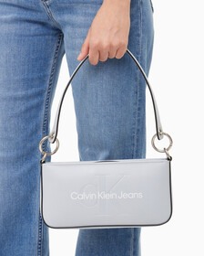 Buy 여성 CKJ 스컬티드 파우치 숄더백 in color BLUE OASIS