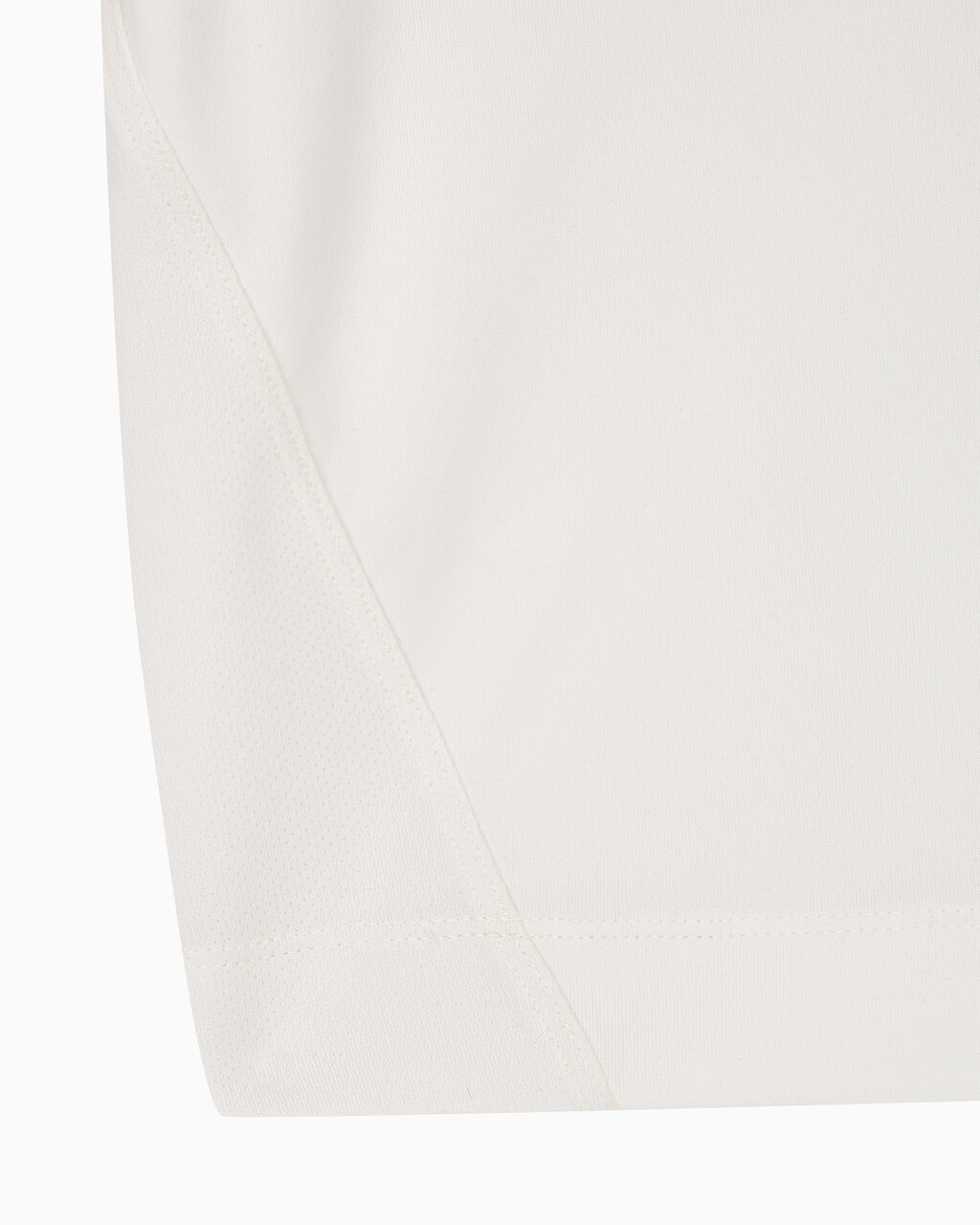 Buy 여성 박시 핏 에센셜 기능성 반팔 티셔츠 in color WHITE