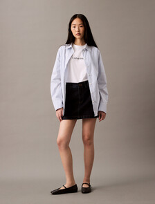 Buy 여성 릴렉스드 스탠다드로고 크루넥 반팔 티셔츠 in color BRILLIANT WHITE